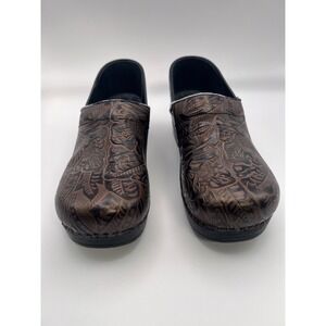 Dansko Womens 40 Brown Tooled Leather Professional Clogs Comfort Slip On Shoes
